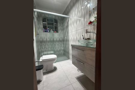 Casa à venda com 255m², 6 quartos e 5 vagas Casa à venda com 255m², 6 quartos e 5 vagasBanheiro