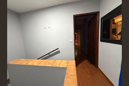 Casa à venda com 255m², 6 quartos e 5 vagas Casa à venda com 255m², 6 quartos e 5 vagasCorredor