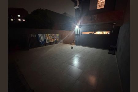 Casa à venda com 255m², 6 quartos e 5 vagas Casa à venda com 255m², 6 quartos e 5 vagasÁrea Comum