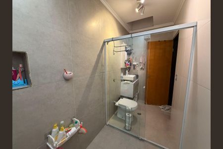 Casa à venda com 255m², 6 quartos e 5 vagas Casa à venda com 255m², 6 quartos e 5 vagasBanheiro