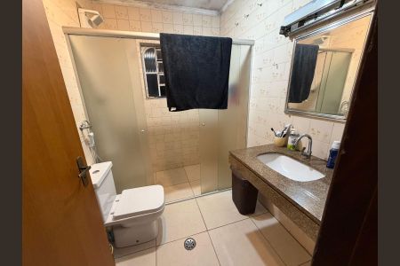 Casa à venda com 255m², 6 quartos e 5 vagas Casa à venda com 255m², 6 quartos e 5 vagasBanheiro