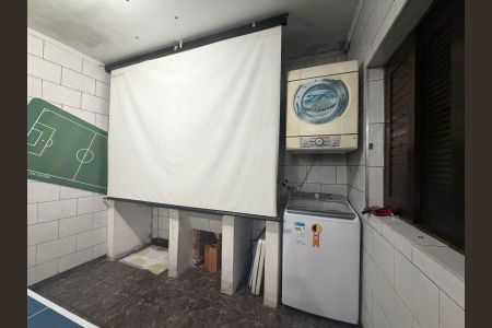 Casa à venda com 255m², 6 quartos e 5 vagas Casa à venda com 255m², 6 quartos e 5 vagasÁrea Comum