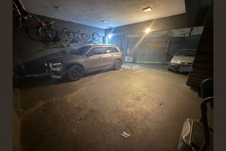 Casa à venda com 255m², 6 quartos e 5 vagas Casa à venda com 255m², 6 quartos e 5 vagasÁrea Comum
