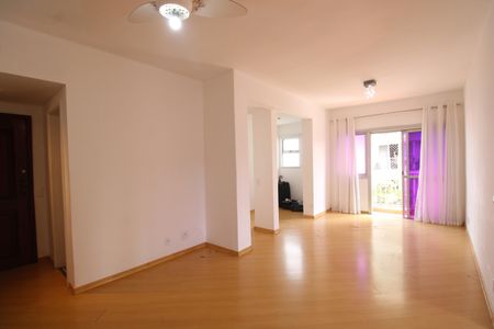 Apartamento à venda com 77m², 2 quartos e 1 vagaSala