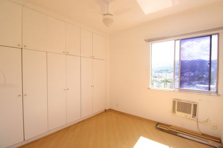 Apartamento à venda com 77m², 2 quartos e 1 vagaSuíte 