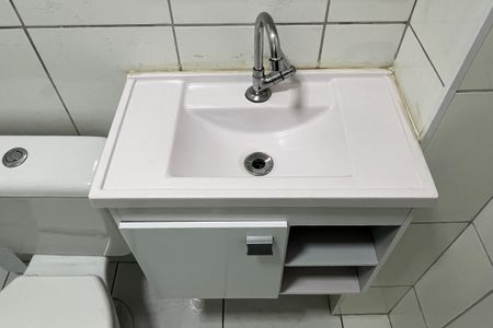 Banheiro de kitnet/studio para alugar com 1 quarto, 21m² em Ponta da Praia, Santos