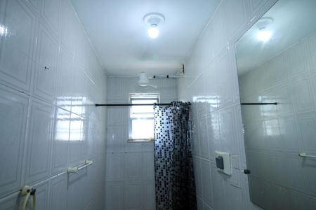 Banheiro de apartamento para alugar com 1 quarto, 50m² em Vista Alegre, Rio de Janeiro