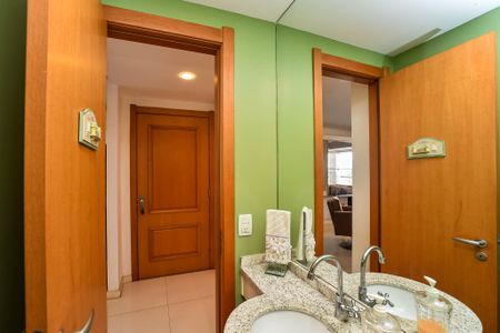 Apartamento para alugar com 163m², 3 quartos e 2 vagasLavabo
