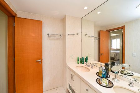 Apartamento para alugar com 163m², 3 quartos e 2 vagasBanheiro da Suíte 1