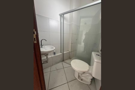 Banheiro de kitnet/studio para alugar com 1 quarto, 30m² em Centro, Belo Horizonte
