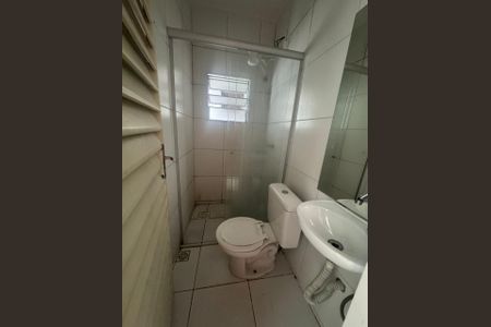 Banheiro de kitnet/studio para alugar com 1 quarto, 29m² em Centro, Belo Horizonte