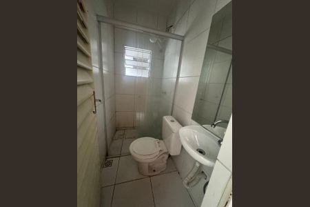 Banheiro de kitnet/studio para alugar com 1 quarto, 29m² em Centro, Belo Horizonte