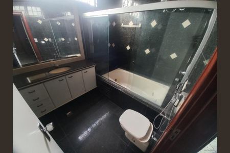 Banheiro 2 de casa para alugar com 3 quartos, 229m² em Martins, Uberlândia