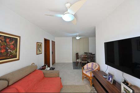 Apartamento à venda com 100m², 3 quartos e 2 vagasSala