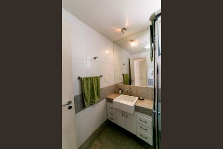 Apartamento à venda com 252m², 3 quartos e 3 vagasBanheiro Social