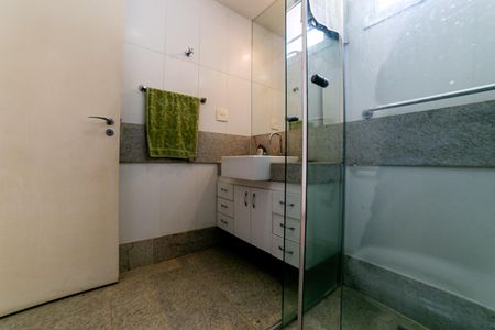 Apartamento à venda com 252m², 3 quartos e 3 vagasBanheiro Social