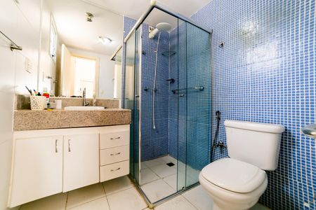 Apartamento à venda com 252m², 3 quartos e 3 vagasBanheiro da Suíte