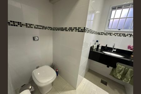 Casa para alugar com 277m², 4 quartos e 2 vagasLavabo