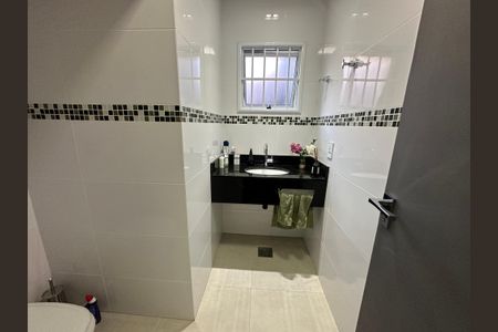 Casa para alugar com 277m², 4 quartos e 2 vagasLavabo