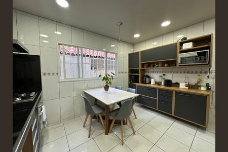 Casa para alugar com 277m², 4 quartos e 2 vagasCozinha