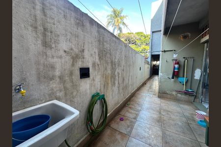 Casa para alugar com 277m², 4 quartos e 2 vagasQuintal