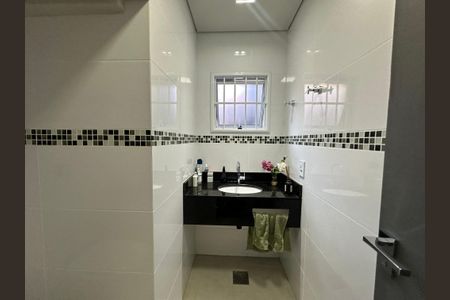 Casa para alugar com 277m², 4 quartos e 2 vagasLavabo