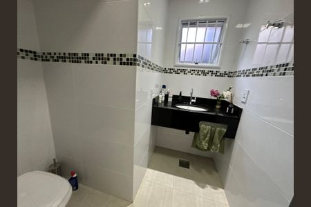 Casa para alugar com 277m², 4 quartos e 2 vagasLavabo