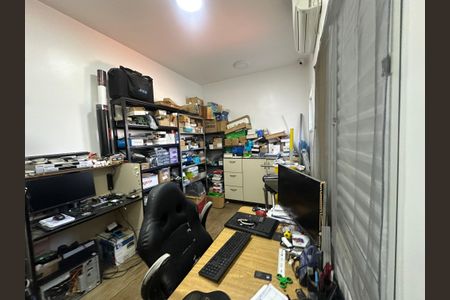 Casa para alugar com 277m², 4 quartos e 2 vagasEscritório