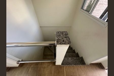 Casa para alugar com 277m², 4 quartos e 2 vagasEscada