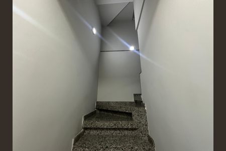 Casa para alugar com 277m², 4 quartos e 2 vagasEscada