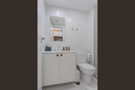 Banheiro de kitnet/studio para alugar com 1 quarto, 27m² em Pompeia, São Paulo