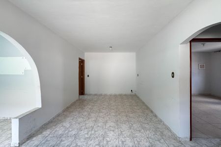Casa à venda com 332m², 4 quartos e 2 vagasSala