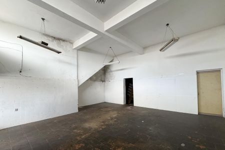 Casa à venda com 332m², 4 quartos e 2 vagasSalão 