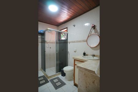 Casa de condomínio para alugar com 280m², 3 quartos e 2 vagasBanheiro do Quarto 3