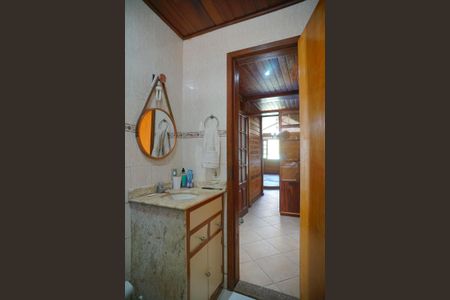 Casa de condomínio para alugar com 280m², 3 quartos e 2 vagasBanheiro Social
