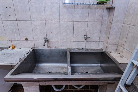 Casa para alugar com 309m², 4 quartos e 4 vagasÁrea de serviço e quintal com churrasqueira