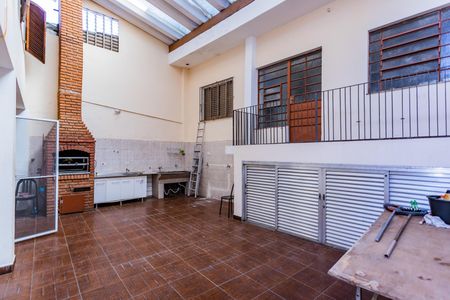 Casa para alugar com 309m², 4 quartos e 4 vagasÁrea de serviço e quintal com churrasqueira