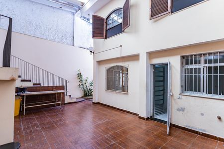 Casa para alugar com 309m², 4 quartos e 4 vagasÁrea de serviço e quintal com churrasqueira