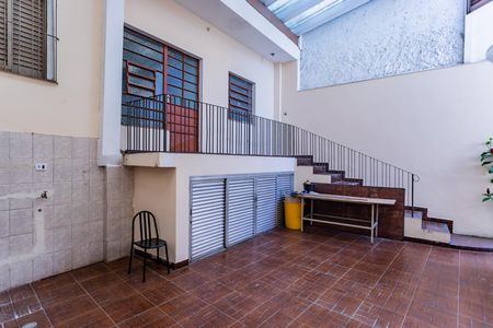 Casa para alugar com 309m², 4 quartos e 4 vagasÁrea de serviço e quintal com churrasqueira