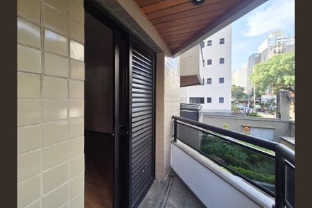 Apartamento para alugar com 277m², 5 quartos e 3 vagasVaranda da Suíte 2