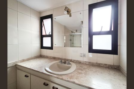 Apartamento para alugar com 277m², 5 quartos e 3 vagasBanheiro da Suíte 4