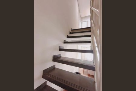 Apartamento à venda com 109m², 3 quartos e 1 vagaEscada
