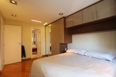 Apartamento à venda com 132m², 3 quartos e 2 vagasSuíte 1