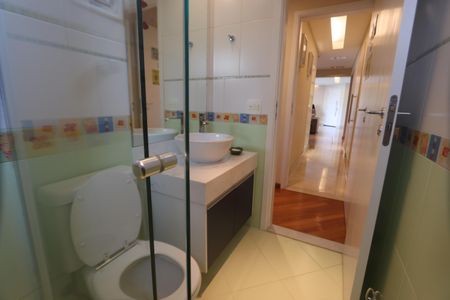 Apartamento à venda com 132m², 3 quartos e 2 vagasBanheiro da Suíte 2
