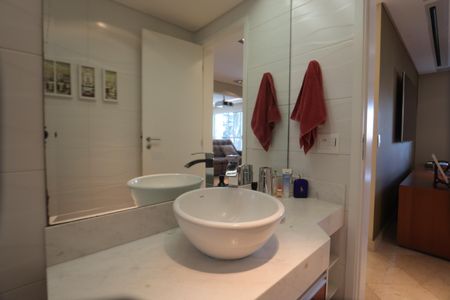 Apartamento à venda com 132m², 3 quartos e 2 vagasBanheiro Social