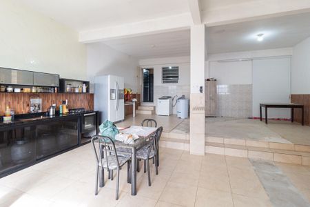 Casa à venda com 205m², 3 quartos e 2 vagasQuintal