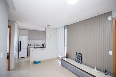 Sala de apartamento à venda com 2 quartos, 45m² em Chacaras Reunidas Santa Terezinha, Contagem