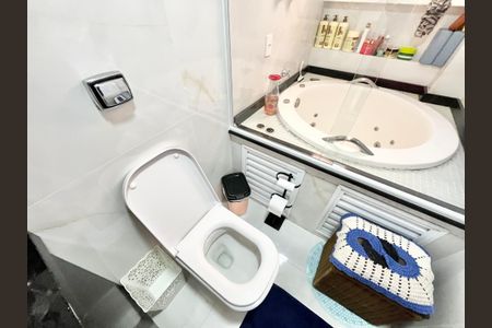 Apartamento à venda com 120m², 3 quartos e 3 vagas Apartamento à venda com 120m², 3 quartos e 3 vagasBanheiro da Suíte