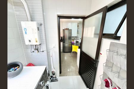 Apartamento à venda com 120m², 3 quartos e 3 vagas Apartamento à venda com 120m², 3 quartos e 3 vagasCozinha e Área de Serviço