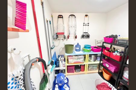 Apartamento à venda com 120m², 3 quartos e 3 vagas Apartamento à venda com 120m², 3 quartos e 3 vagasDespensa